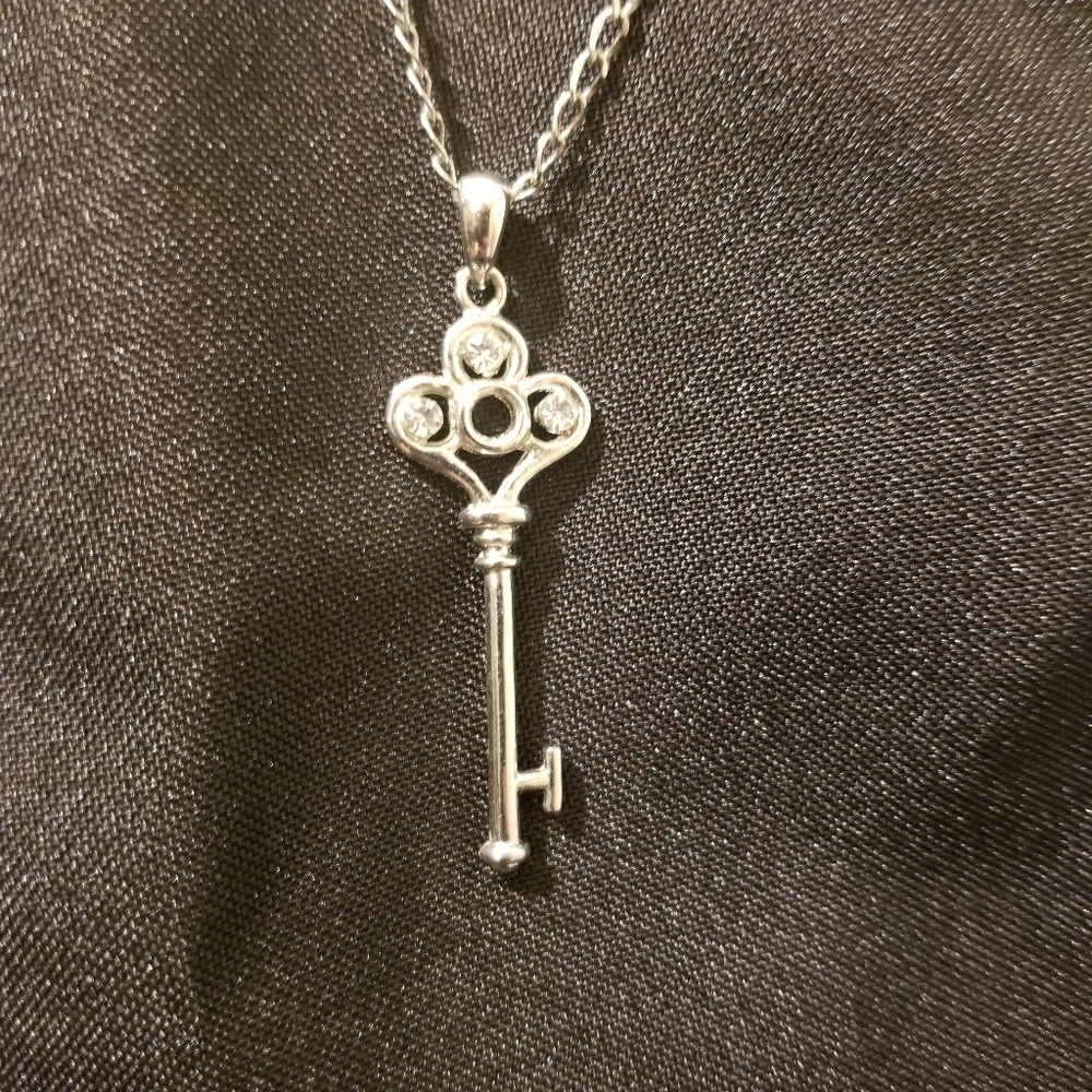 💍2 for $12 Cookie Lee key necklace